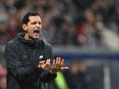 Frankfurts Trainer Dino Toppm&ouml;ller fordert von seiner Mannschaft beim FC Aberdeen maximalen Einsatz.