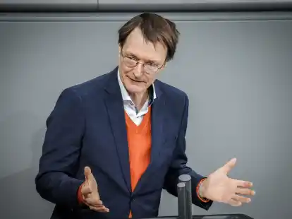 Bundesesundheitsminister Karl Lauterbach spricht im Bundestag &uuml;ber die Digitalisierung im Gesundheitswesen.