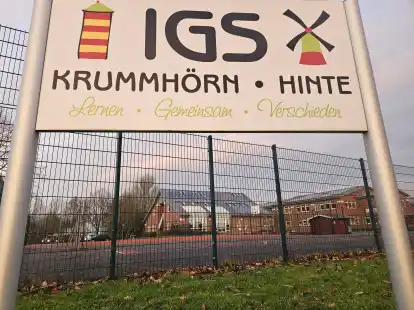 Die Gemeinde Krummh&ouml;rn ist von den &Uuml;berlegungen des Kreises, die IGS in Hinte zu schlie&szlig;en und daf&uuml;r den Standort Pewsum (im Bild) auszubauen, &uuml;berrascht worden.