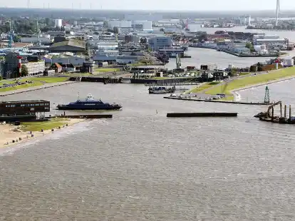 Weiter in Richtung Norden verschwenkt werden soll die neue Nordmole. Dadurch bietet sich in H&ouml;he des Weserstrandbads (links) die M&ouml;glichkeit, eine Badelagune zu schaffen. Sie hat eine Wasserfl&auml;che von rund 2000 Quadratmetern.