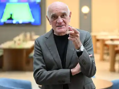 Gesch&auml;ftsf&uuml;hrer von Hannover 96 Martin Kind wird auch vom Pr&auml;sident Sebastian Kramer stark kritisiert.