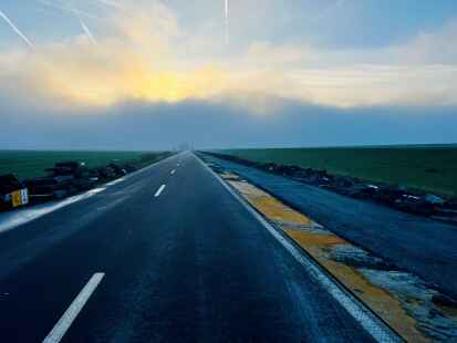 Bis M&auml;rz herrscht wieder freie Fahrt: Die Vollsperrung auf der L 27 zwischen Neuwesteel und Greetsiel ist aufgehoben. Im Fr&uuml;hjahr werden die Arbeiten am geplanten B&uuml;rgerradweg wieder aufgenommen.