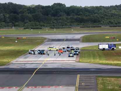 Bei Klima-Protesten am 13. Juli am Flughafen Hamburg sollen der Lufthansa-Gruppe 400.000 Euro Schaden entstanden sein.