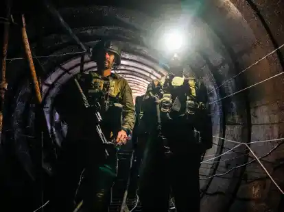 Israelische Soldaten haben eigenen Angaben zufolge das gr&ouml;&szlig;te Hamas-Tunnelnetz gefunden.