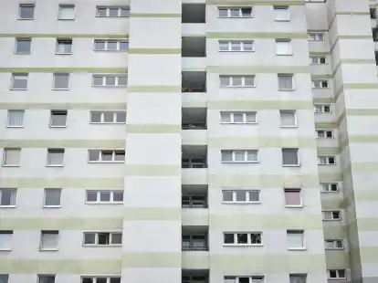 Blick auf ein Wohnhaus in Hamburg-Eidelstedt. In Deutschland stehen immer weniger Wohnungen leer.