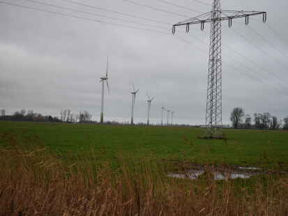 Einige hundert Meter entfernt vom Windpark am Butterburger Weg mit seinen sechs Anlagen soll der neue Windpark Esenshammer Groden entstehen.