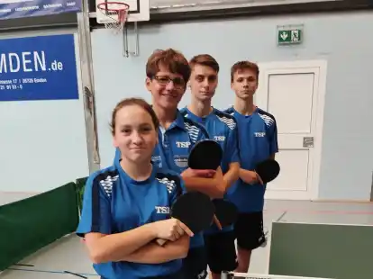 Treten in der Bezirksliga West der Altersklasse Jungen 19 an: Anamaria Bošnjak, Nils Gottschlich, Elias und Julian Wittkamp.