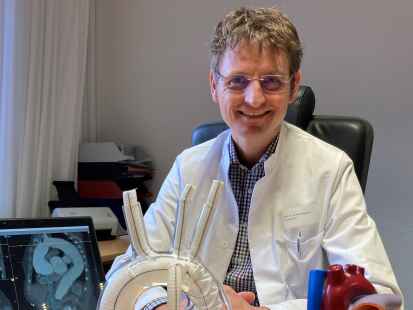 Prof. Dr. Andreas Martens ist der neue Direktor der Klinik f&uuml;r Herzchirurgie am Klinikum Oldenburg und wurde auf die Professur f&uuml;r Herzchirurgie am Department f&uuml;r Humanmedizin der Universit&auml;t Oldenburg berufen.