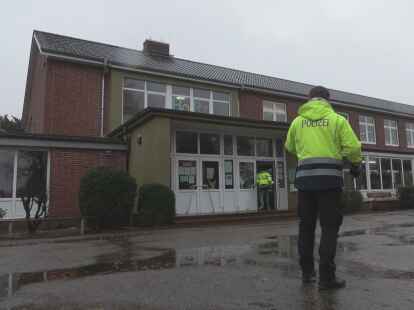 An einer Grund- und Hauptschule im Cuxhavener Ortsteil L&uuml;dingworth kam es zu einem Messerangriff durch eine Sch&uuml;lerin.