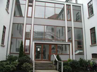 Eingang zum Landgericht Aurich. Das Gericht im alten Schloss untergebracht.