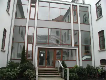 Eingang zum Landgericht Aurich. Das Gericht im alten Schloss untergebracht.