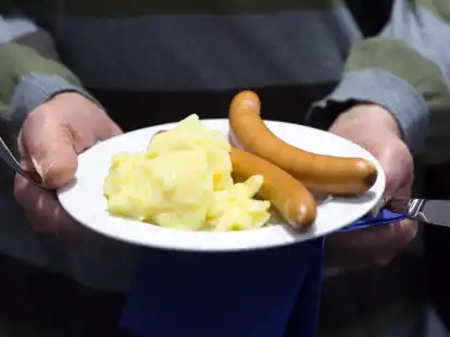 In vielen Familien gibt es in den kommenden Tagen wieder Kartoffelsalat und dazu W&uuml;rstchen.
