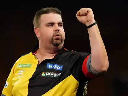 Gabriel Clemens trifft bei der Darts-WM&nbsp;auf Englands Top-Profi Dave Chisnall.