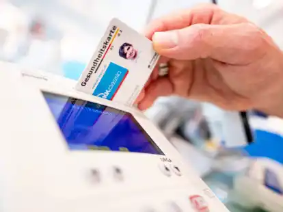 Elektronische Rezepte sollen nach jahrelangen Verz&ouml;gerungen 2024 den Durchbruch schaffen und zum Standard f&uuml;r Millionen Patientinnen und Patienten werden.