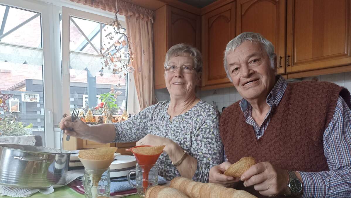 Brauch und Tradition zu Neujahr in Ostfriesland: Stedesdorferin backt ...