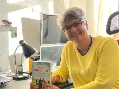 Regine K&ouml;lpin, Autorin aus Neustadtg&ouml;dens wurde als Mitglied in das &bdquo;PEN-Zentrum Deutschland&ldquo; berufen. Mittlerweile ist auch der zweite Band der Trilogie &bdquo;Der Milchhof&ldquo; erschienen.