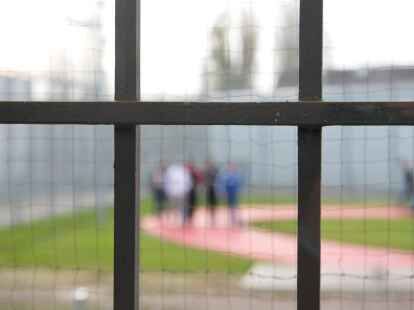 Nach seiner Flucht ist ein 25-j&auml;hriger H&auml;ftling wieder gefasst worden (Symbolbild).