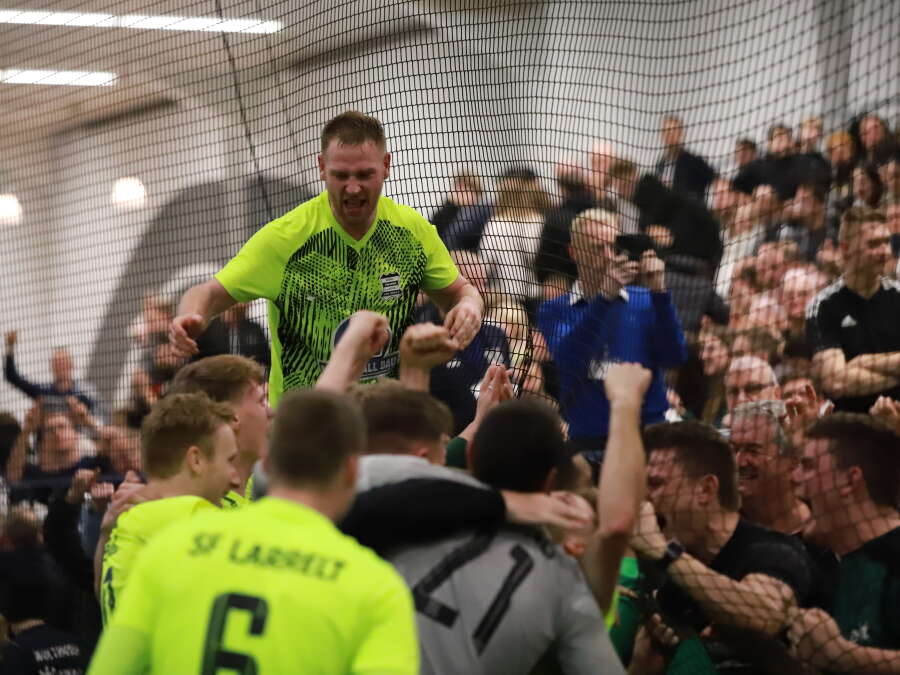Click here for the pictures from the second day of the tournament