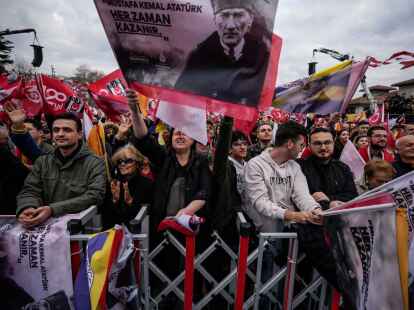 Fans beider Clubs hatten gegen die Austragung des t&uuml;rkischen Supercups in Riad protestiert.