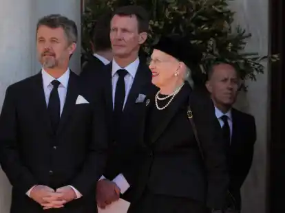 Kronprinz Frederik (l) soll den Thron von K&ouml;nigin Margrethe II. erben.