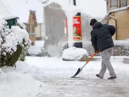 Der Grundst&uuml;ckeigent&uuml;mer muss die Gehwege w&auml;hrend der Wintermonate sicher und begehbar halten.