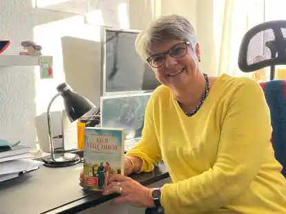 Regine K&ouml;lpin, Autorin aus Neustadtg&ouml;dens wurde als Mitglied in das Pen-Zentrum Deutschland berufen. Mittlerweile ist auch der zweite Band der Trilogie &bdquo;Der Milchhof&ldquo; erschienen.