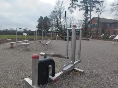 Sportger&auml;te am Haus der Generationen in Neerstedt: der neue Bewegungsparcours bietet Fitnessm&ouml;glichkeiten.