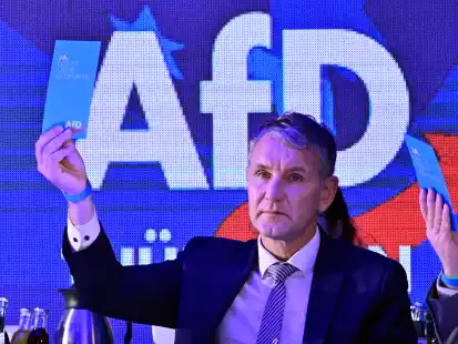 Ein Gro&szlig;teil der AfD-Anh&auml;nger ist f&uuml;r Neuwahlen in Deutschland. Die Partei um Bj&ouml;rn H&ouml;cke (Bild) k&ouml;nnte so stark profitieren. Das sollte den politischen Akteuren in der Regierung und Opposition zu denken geben, meint Gregor Mayntz. (Symbolbild)