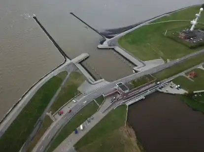 H&auml;lt 35.000 Hektar Ostfriesland trocken: das Sch&ouml;pfwerk an der Knock.