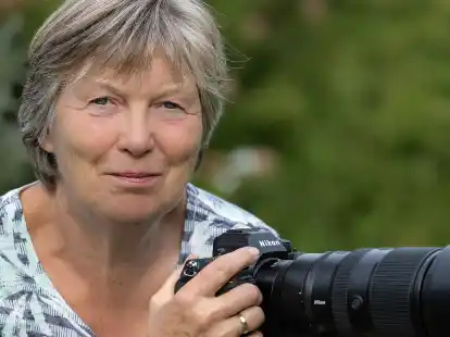 Angelika Borkenstein mit ihrer Kamera.