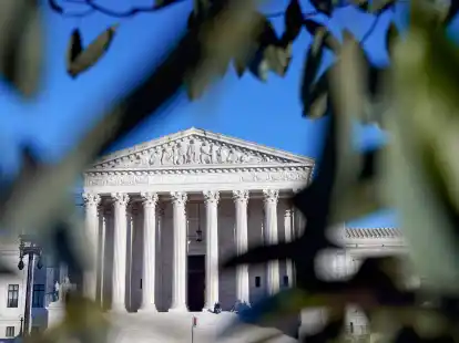 Das Oberste Gericht der USA schaltet sich in den juristischen Streit um die Teilnahme Donald Trumps an den Vorwahlen f&uuml;r die republikanische Pr&auml;sidentschaftskandidatur ein.