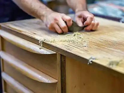 Massive M&ouml;belst&uuml;cke lassen sich sehr gut wieder aufarbeiten.