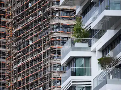 Die Bauzinsen fallen seit Wochen - f&uuml;r Immobilienk&auml;ufer mit sehr guter Kreditw&uuml;rdigkeit sind sie laut einer neuen Studie nun unter die Marke von drei Prozent gesunken.