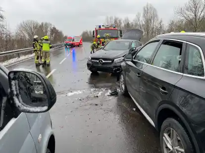 Unfall Auf B210 Bei Jever: Mehrere Autos Krachen Ineinander – Vier ...