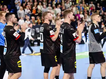 Die deutschen Spieler bejubeln den Sieg gegen Portugal.