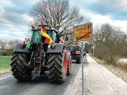 Ein Konvoi fuhr aus Richtung Edewecht kommend &uuml;ber Wildenloh nach Oldenburg.