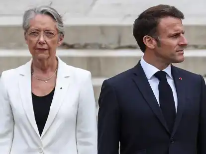 Emmanuel Macron (r.) muss den Posten von &Eacute;lisabeth Borne neu besetzen.