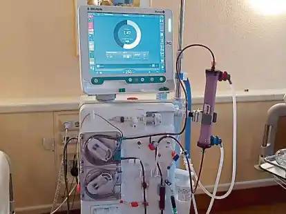 Eine regelm&auml;&szlig;ig durchgef&uuml;hrte Dialyse ist f&uuml;r viele schwer nierenkranke Menschen &uuml;berlebenswichtig.