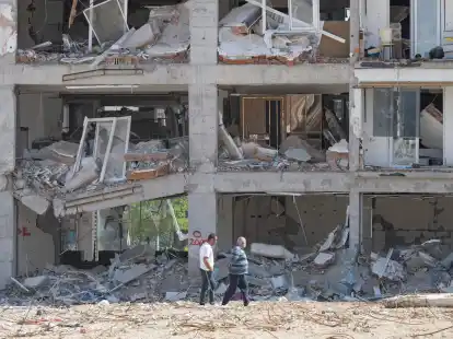 Zerst&ouml;rte H&auml;userzeile im s&uuml;dt&uuml;rkischen Antakya im April 2023. Mit volkswirtschaftlichen Sch&auml;den von 50 Milliarden Dollar war das Erdbeben in der T&uuml;rkei laut Munich Re die finanziell schwerwiegendste Naturkatastrophe des vergangenen Jahres - und die verlustreichste.