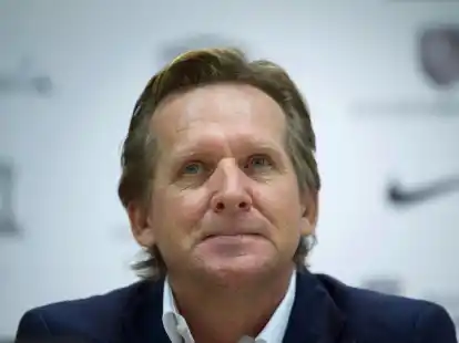 Nach dem Tod von Franz Beckenbauer erinnert sich Bernd Schuster an seine von viel Ehrfurcht gepr&auml;gte erste Begegnung mit der Fu&szlig;ball-Ikone.