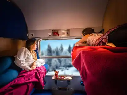 Unterwegs mit dem &laquo;Ski Express&raquo;: Der Nachtzug startet in Amsterdam und f&auml;hrt &uuml;ber verschiedene Stationen in Deutschland nach &Ouml;sterreich.