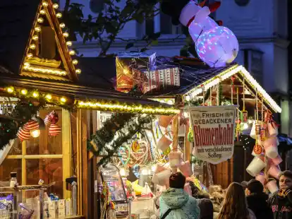 Vom Personalmangel und von Preissteigerungen bleiben auch die ostfriesischen Schausteller nicht verschont. Es fehlt beispielsweise an Arbeitswilligen, die bereit sind, beim Auf- und Abbau der M&auml;rkte zu helfen.