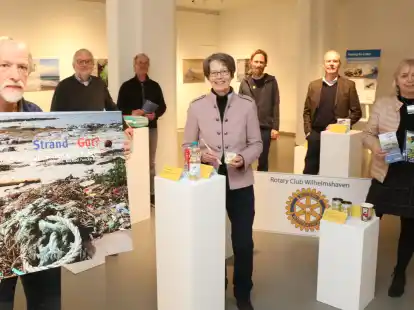 Er&ouml;ffneten die Fotoausstellung: (v.l.) Michael Funcke-Bartz (Fotograf der Ausstellung), Dr. Juliana K&ouml;hler (Leiterin WMBZ), Michael Stern, Sascha Sohnle (beide Rotary Club Wilhelmshaven), Lennart Barke (WMBZ), Hans-Joachim Schweinsberg (Rotary Club), Dr. Monika Wahsner (WMBZ).