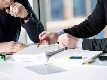 Wer merkt, dass er seine Verbindlichkeiten nicht mehr bedienen kann, sollte sich Hilfe holen.