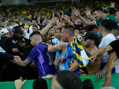 Vor dem Spiel zwischen Brasilien und Argentinien kam es auf den Trib&uuml;nen zu gewaltsamen Auseinandersetzungen.