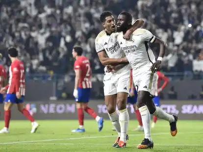 War mit einem Tor und einem Eigentor ma&szlig;geblich am Torfestival beteiligt: Real-Verteidiger Antonio R&uuml;diger (r).