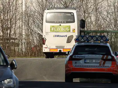 Die Beh&ouml;rden stoppten den Flixbus nahe der Stadt Gent.