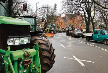 Kreis Höxter: Bauern-Protest mit Blinklicht-Konzert