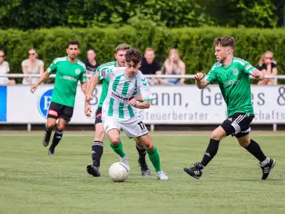 Wieder fit: Karim Bockau (am Ball, hier in der vergangenen Saison gegen den SV Ramlingen-Ehlershausen) soll nach längerer Verletzungspause sein Comeback feiern.
