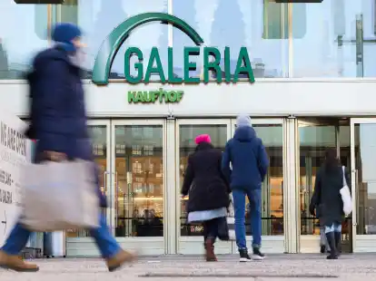 Der insolvente Warenhauskonzern Galeria Karstadt Kaufhof (GKK) ist nach eigenen Angaben bis zum Sp&auml;tsommer durchfinanziert.